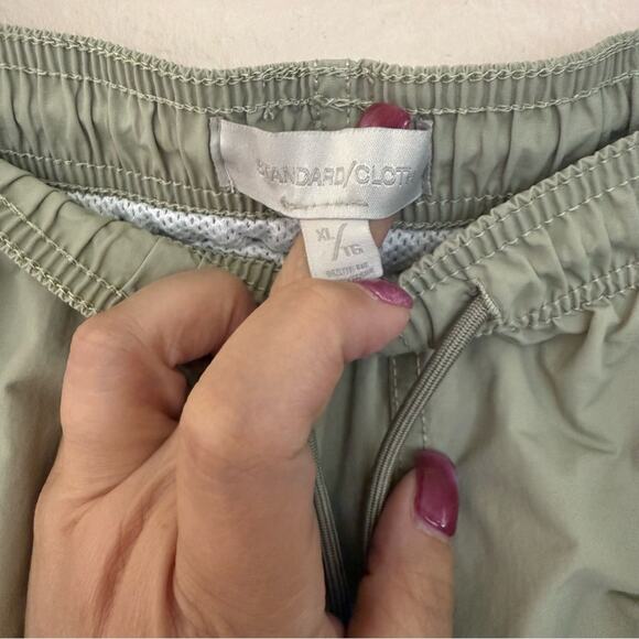 Standard Cloth women's Olive Green Shorts Size 16 Swim Hiking - Picture 4 of 5
